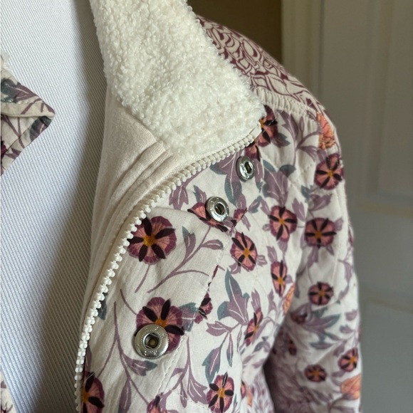 Anthropologie quilted jacket. Like new condition. - Picture 4 of 8